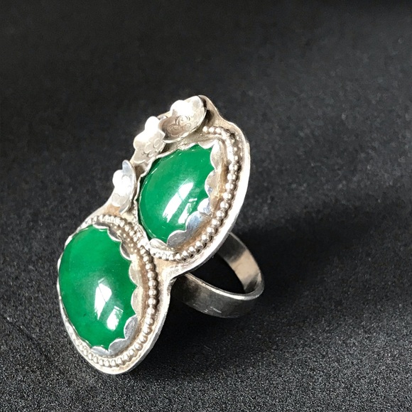 Bohemian style sterling ring with green stone - Picture 3 of 3